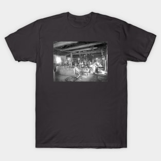 Workshop Woodworker Wood Vintage Photo T-Shirt